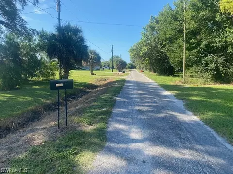 1369 Saddle Ln, Moore Haven, FL 33471 photo 3