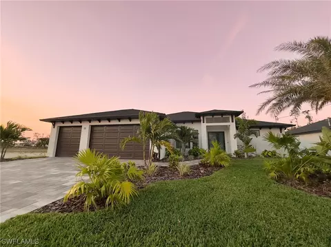 27 NE 8th Ter, Cape Coral, FL 33909
