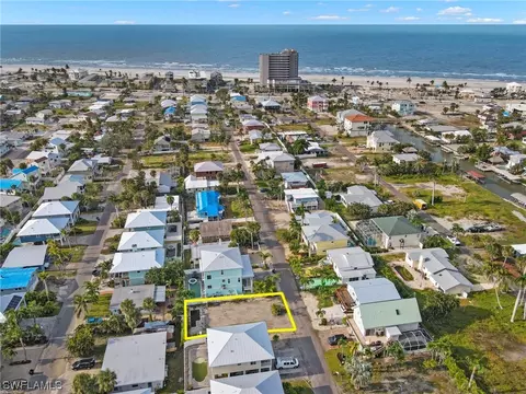 250 Pearl St, Fort Myers Beach, FL 33931