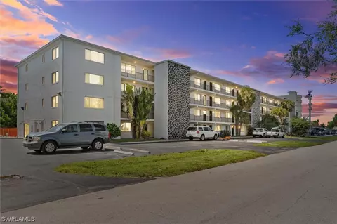 4906 Victoria Dr #302, Cape Coral, FL 33904