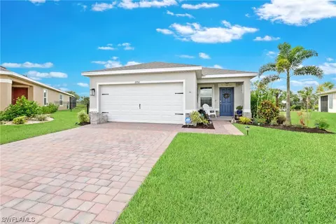 8700 Swell Brooks Ct E, North Fort Myers, FL 33917