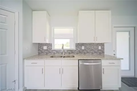 430 Akin Pl, Labelle, FL 33935 photo 4