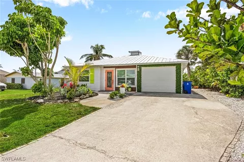 16341 Buccaneer St, Bokeelia, FL 33922