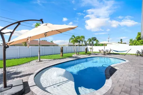 320 NE 7th Ter, Cape Coral, FL 33909