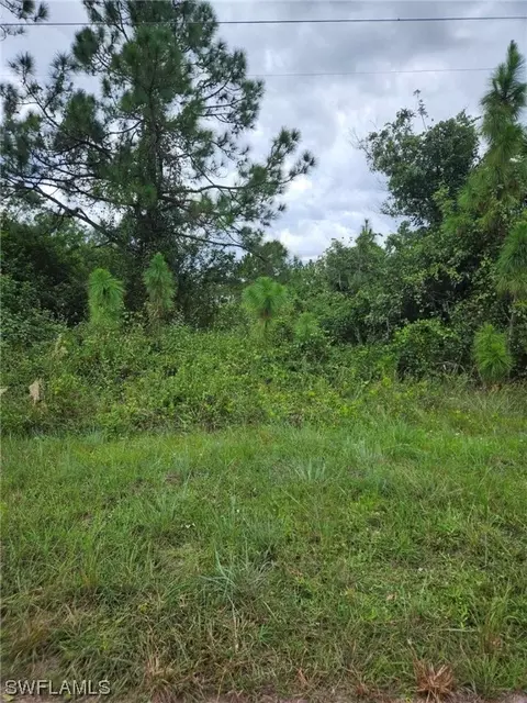 950 Candlelight Dr, Lehigh Acres, FL 33974