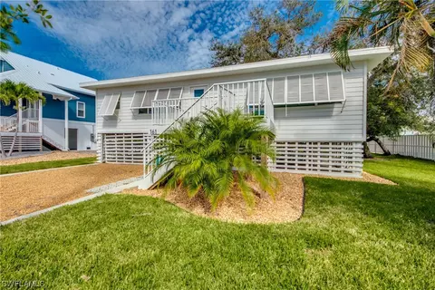 161 Gulf Is, Fort Myers Beach, FL 33931