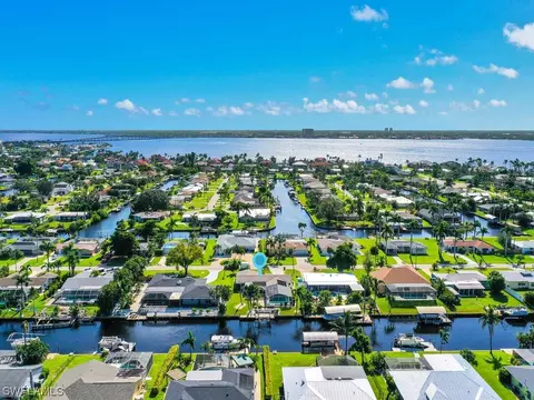 5236 Willow Ct, Cape Coral, FL 33904