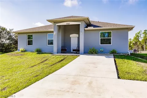 7727 7th Pl, Labelle, FL 33935 photo 2