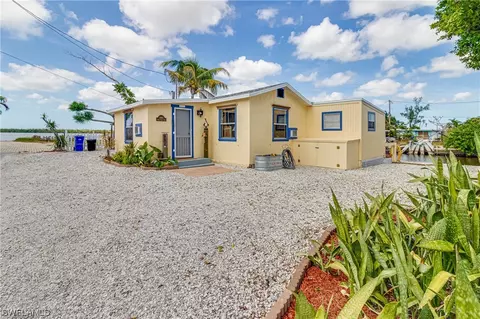 2662 Coco Plum Dr, Matlacha, FL 33993