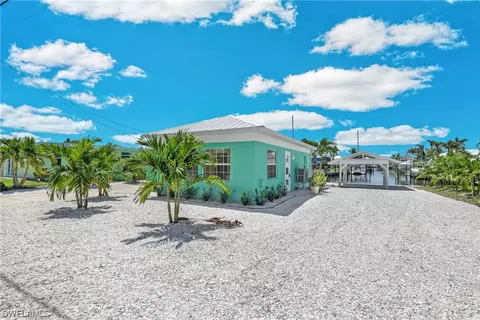 2471 Oleander St, Saint James City, FL 33956