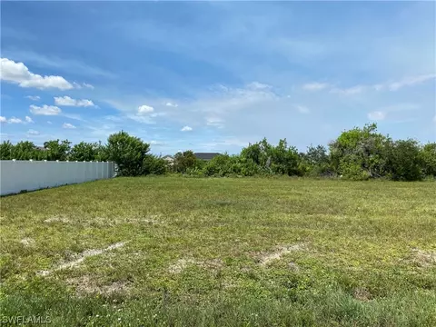 2322 NE 6th Ave, Cape Coral, FL 33909