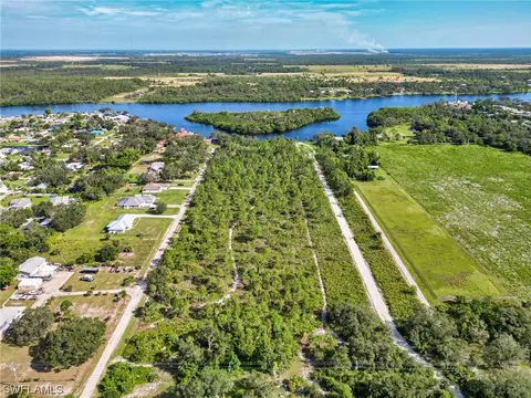 2330 Lazy River Ln, Fort Myers, FL 33905