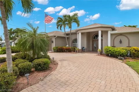 4428 Country Club Blvd, Cape Coral, FL 33904