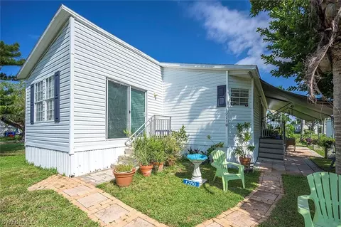 12110 Hibiscus Dr, Fort Myers, FL 33908