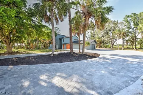 12383 Summerwood Dr, Fort Myers, FL 33908