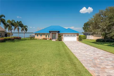 600 Sunset Pointe Dr, Lake Placid, FL 33852