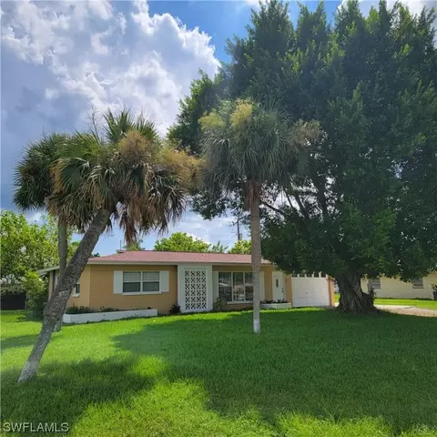 404 E Bougainvillea Rd, Lehigh Acres, FL 33936