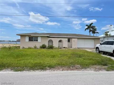 1208 Flamingo Dr, Cape Coral, FL 33904