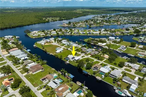 2049 Aruba Ave, Fort Myers, FL 33905