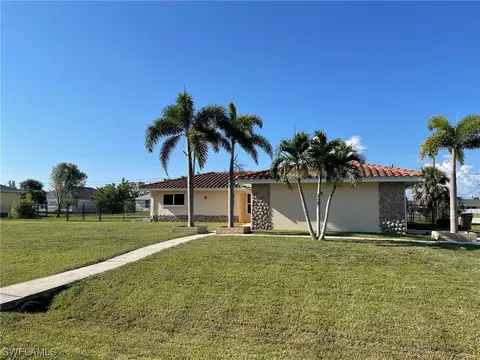 303 SW 29th Ter, Cape Coral, FL 33914