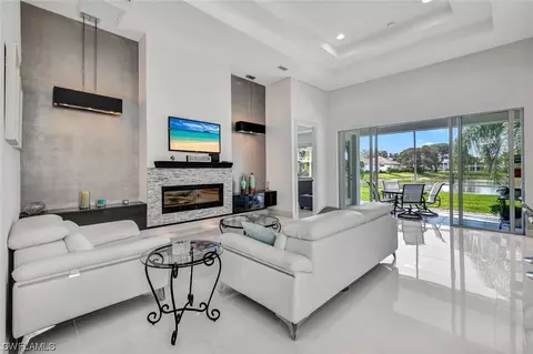3384 Sandpiper Way, Naples, FL 34109