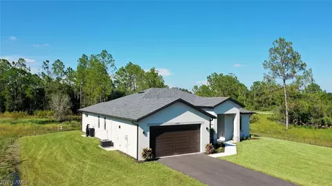 120 10th St NE, Naples, FL 34120