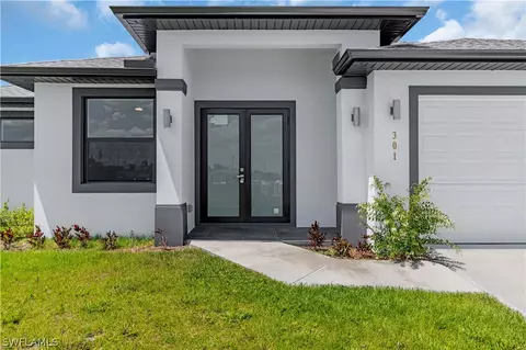 301 NE 15th Ter, Cape Coral, FL 33909