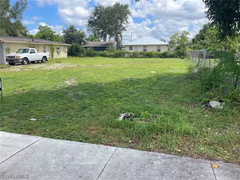 2173 Davis Ct, Fort Myers, FL 33916