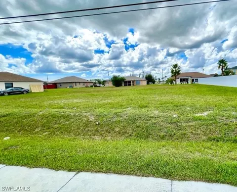618 Nicholas Pkwy W, Cape Coral, FL 33991