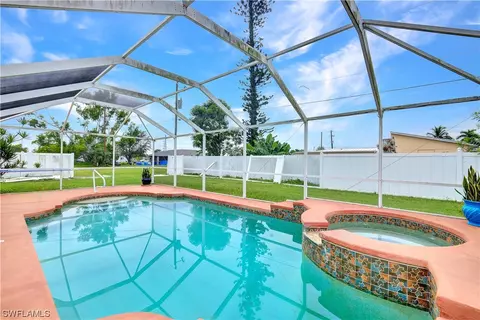 718 SE 9th Ave, Cape Coral, FL 33990