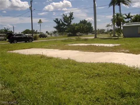 5082 Curlew Dr, Saint James City, FL 33956