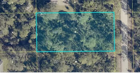 2021 Leroy Ave, Alva, FL 33920