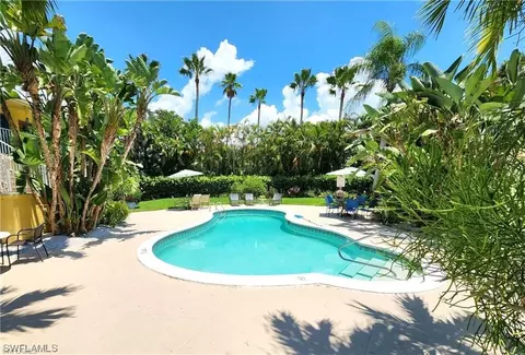 420 Gulfstream Dr #9, Naples, FL 34112