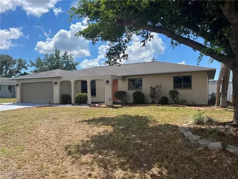 1628 Country Club Blvd, Cape Coral, FL 33990