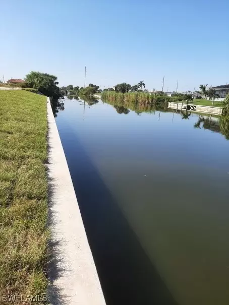 2810 NE 6th Ave, Cape Coral, FL 33909