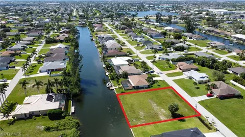 1317 SW 4th Pl, Cape Coral, FL 33991