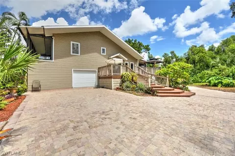 15701 Country Ct, Fort Myers, FL 33912