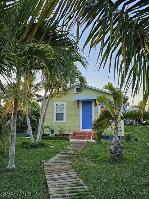 431 Mango Ave, Goodland, FL 34140