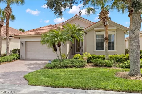 8918 Crown Colony Blvd, Fort Myers, FL 33908