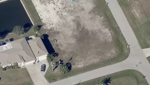 830 SW 4th Pl, Cape Coral, FL 33991
