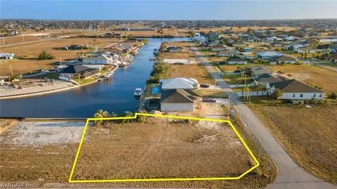 3232 Yucatan Pkwy, Cape Coral, FL 33993