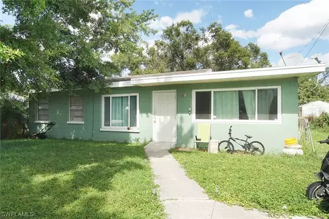 94 Vine St, North Fort Myers, FL 33917