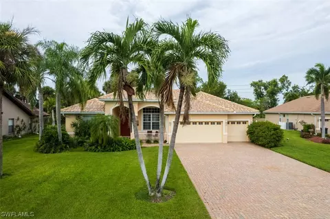 9926 Mar Largo Cir, Fort Myers, FL 33919
