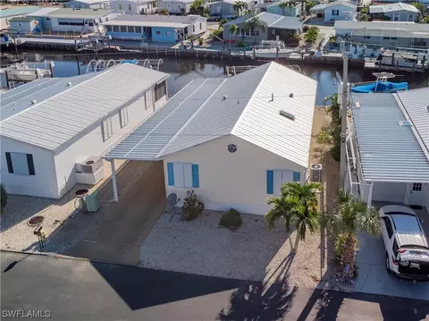 3022 Skipper Ln, Saint James City, FL 33956