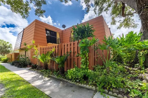 1720 Park Meadows Dr #4, Fort Myers, FL 33907