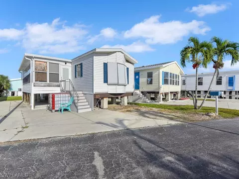 33 Helen Ln, Fort Myers Beach, FL 33931
