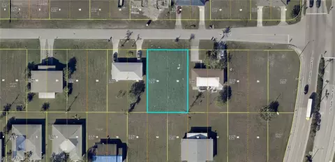 708 SE 9th St, Cape Coral, FL 33990