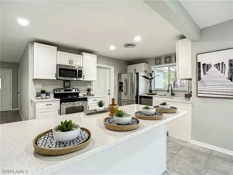 107 Palm Tree Ln, Fort Myers, FL 33905