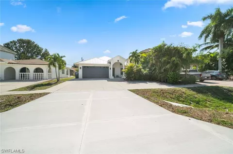 618 111th Ave N, Naples, FL 34108
