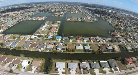 202 SE 8th Pl, Cape Coral, FL 33990